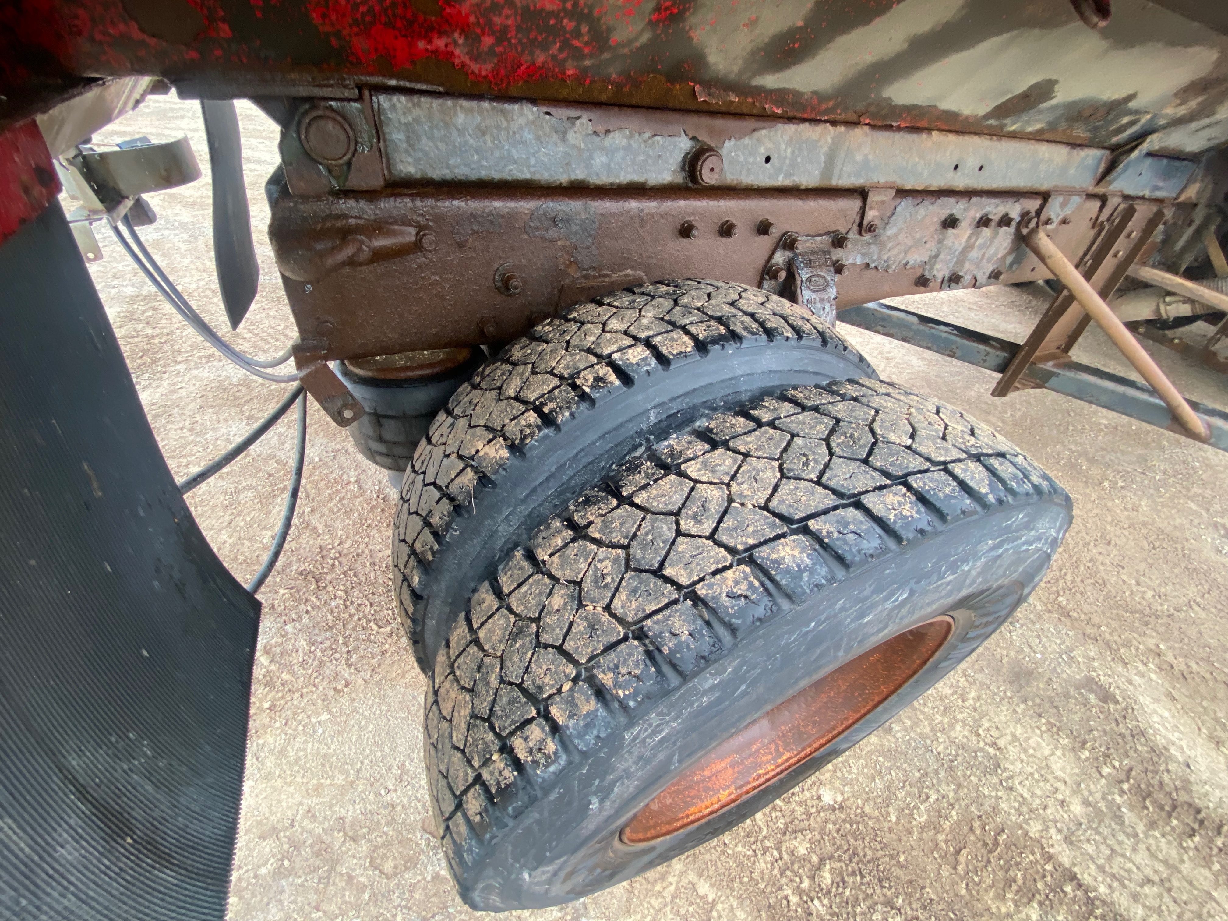 2000 PETERBILT 330 - Image 31